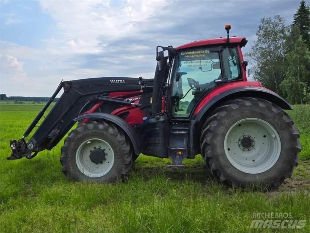 Valtra T144 Versu Traktorit