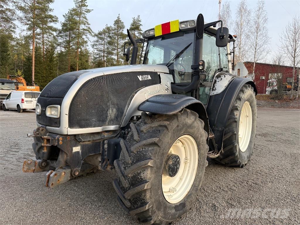Valtra T190 Traktorit