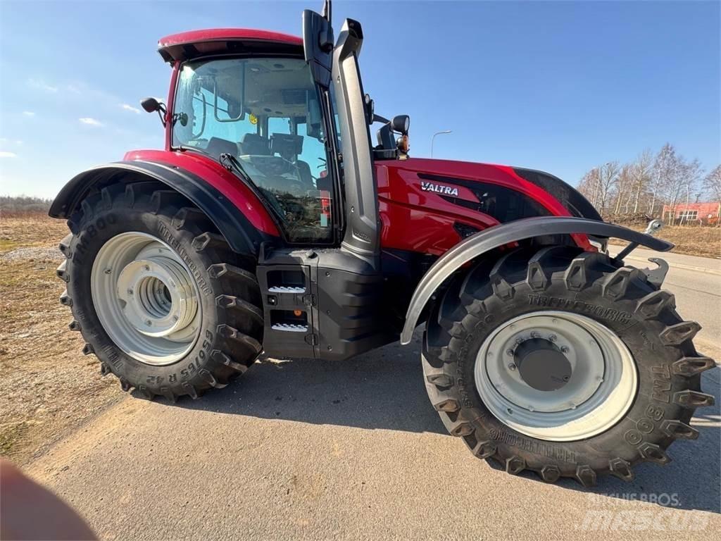 Valtra T255V Traktorit