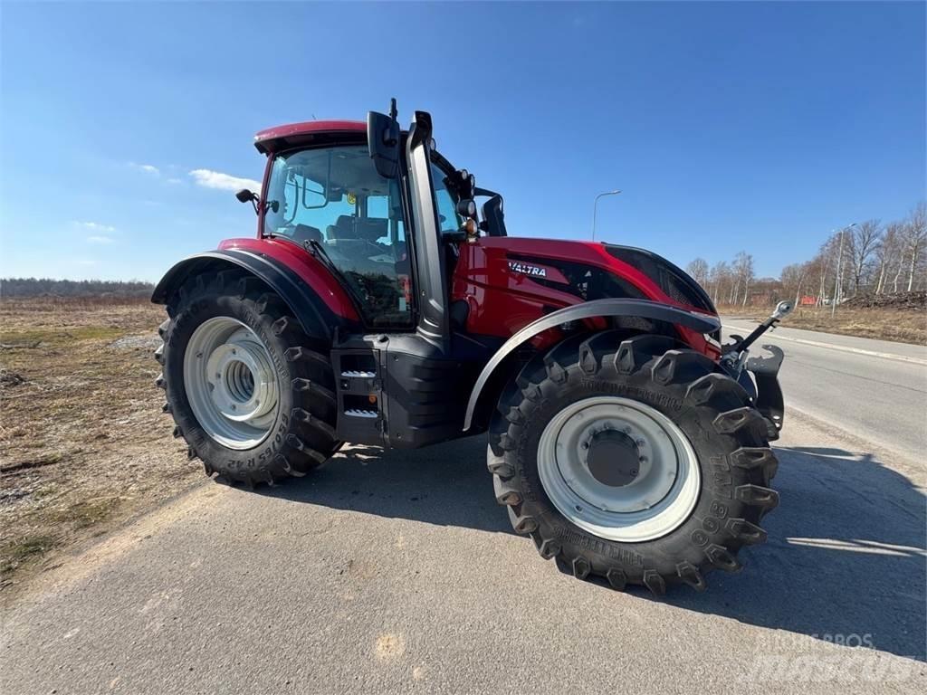 Valtra T255V Traktorit
