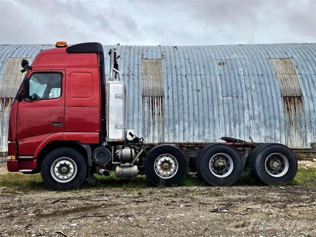 Volvo FH16 8x4 Vetopöytäautot