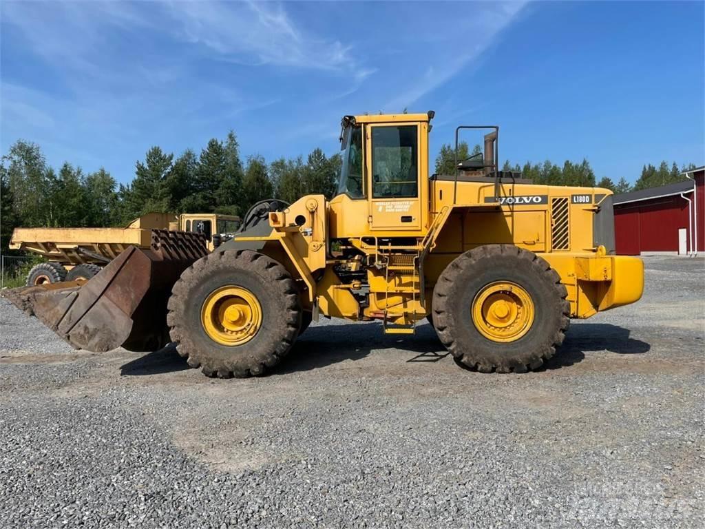 Volvo L180D Pyöräkuormaajat
