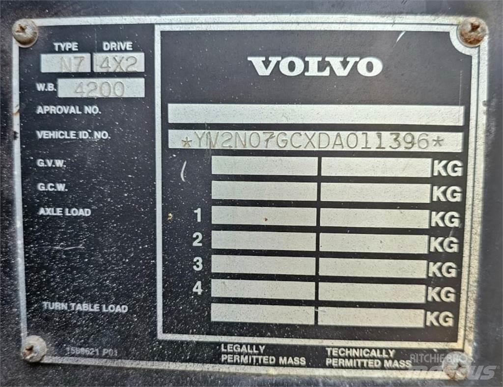 Volvo N7 6x2 Nosturiautot