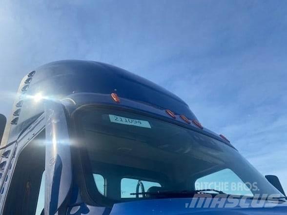 Freightliner CASCADIA 116 Vetopöytäautot