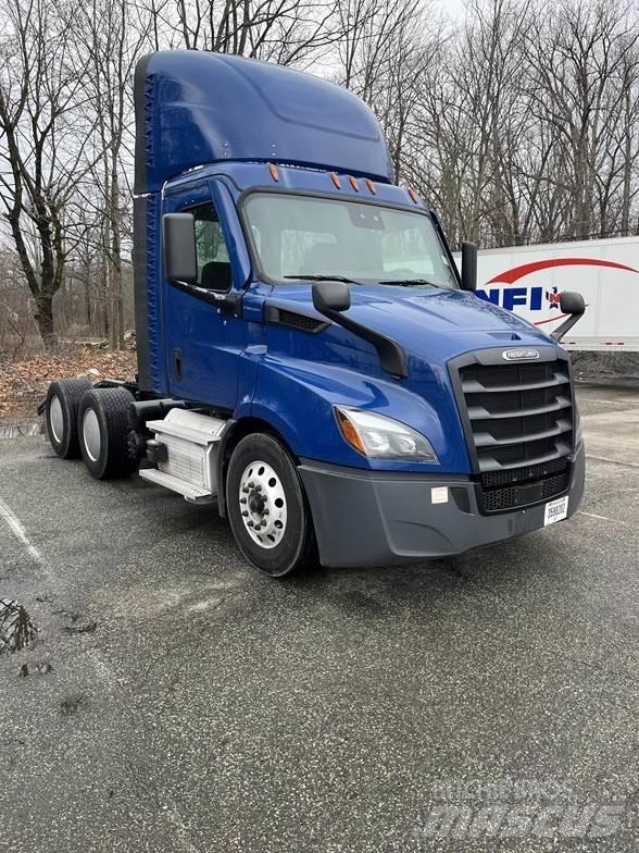 Freightliner CASCADIA 116 Vetopöytäautot