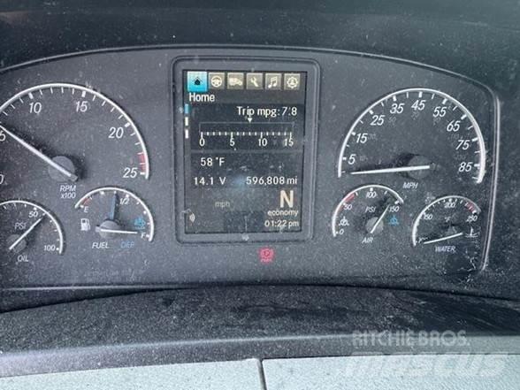 Freightliner CASCADIA 116 Vetopöytäautot