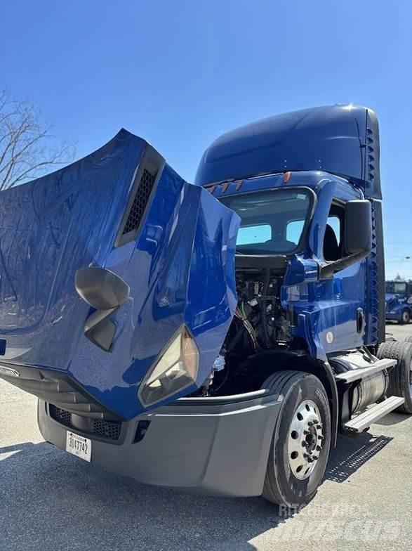 Freightliner CASCADIA 116 Vetopöytäautot