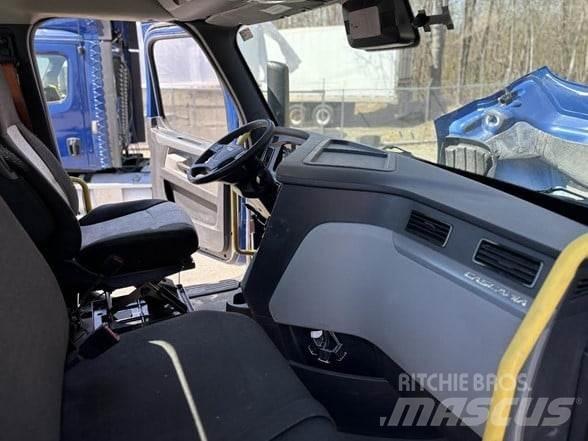 Freightliner CASCADIA 116 Vetopöytäautot