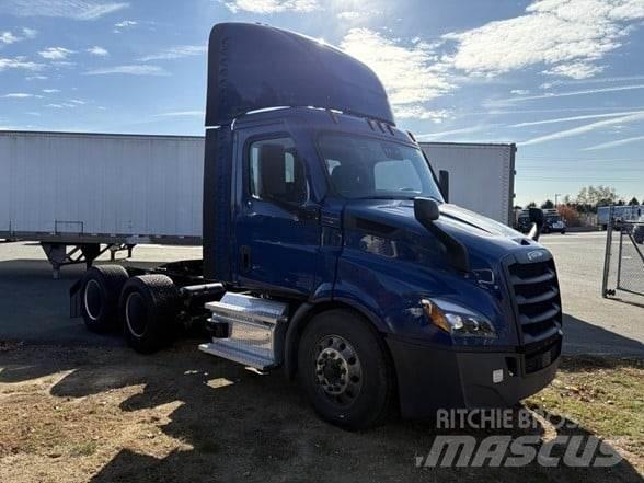 Freightliner CASCADIA 116 Vetopöytäautot