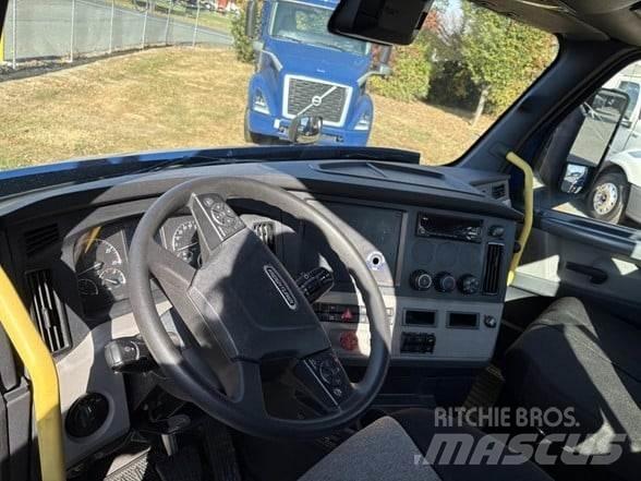 Freightliner CASCADIA 116 Vetopöytäautot