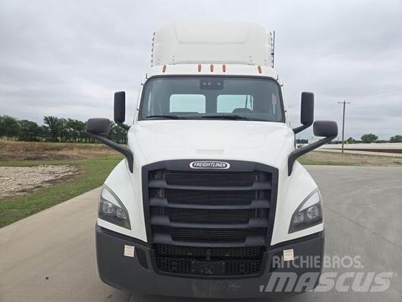 Freightliner CASCADIA 116 Vetopöytäautot