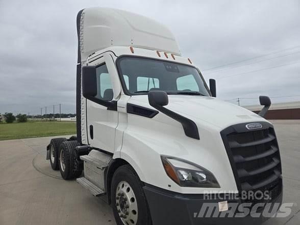 Freightliner CASCADIA 116 Vetopöytäautot