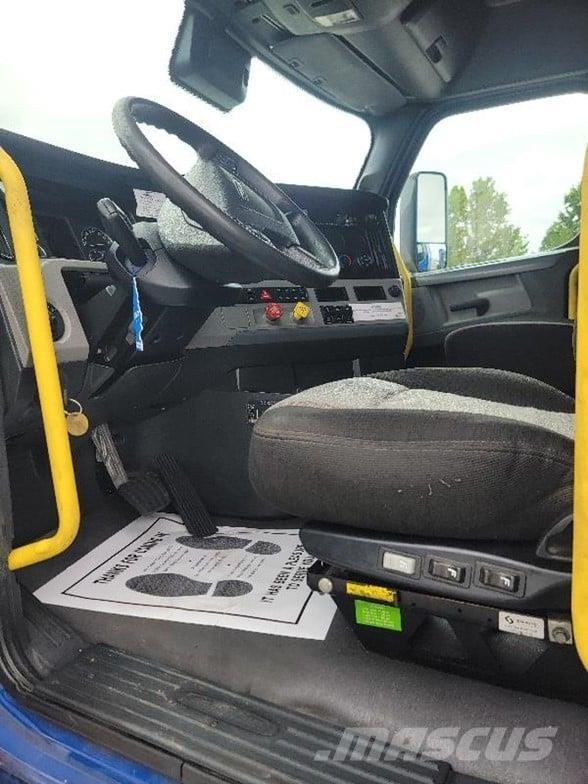 Freightliner CASCADIA 116 Vetopöytäautot