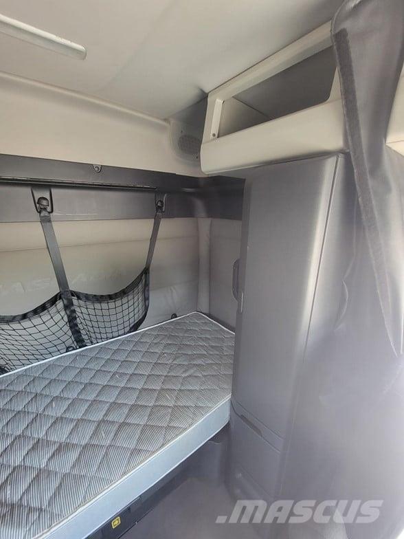 Freightliner CASCADIA 116 Vetopöytäautot