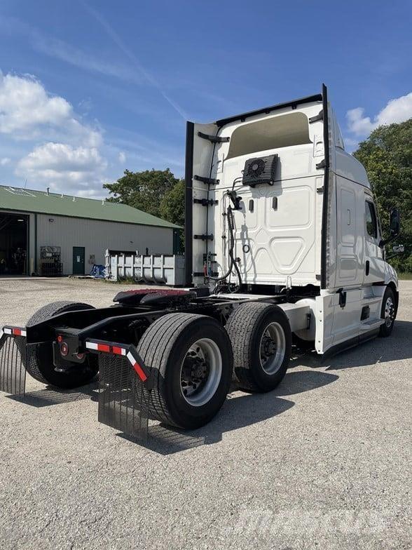 Freightliner CASCADIA 116 Vetopöytäautot