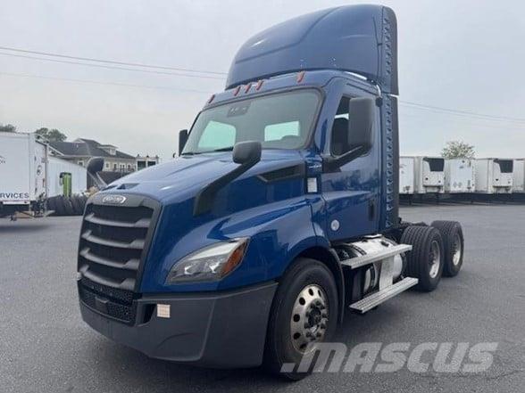 Freightliner CASCADIA 116 Vetopöytäautot