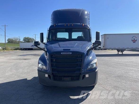 Freightliner CASCADIA 116 Vetopöytäautot