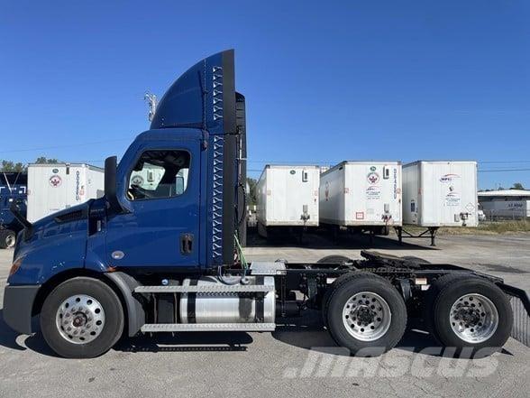 Freightliner CASCADIA 116 Vetopöytäautot