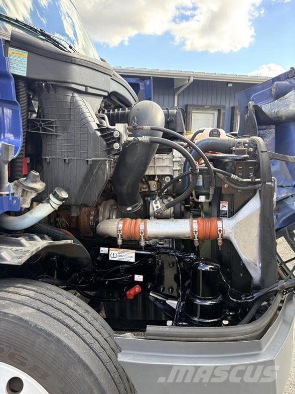 Freightliner CASCADIA 116 Vetopöytäautot