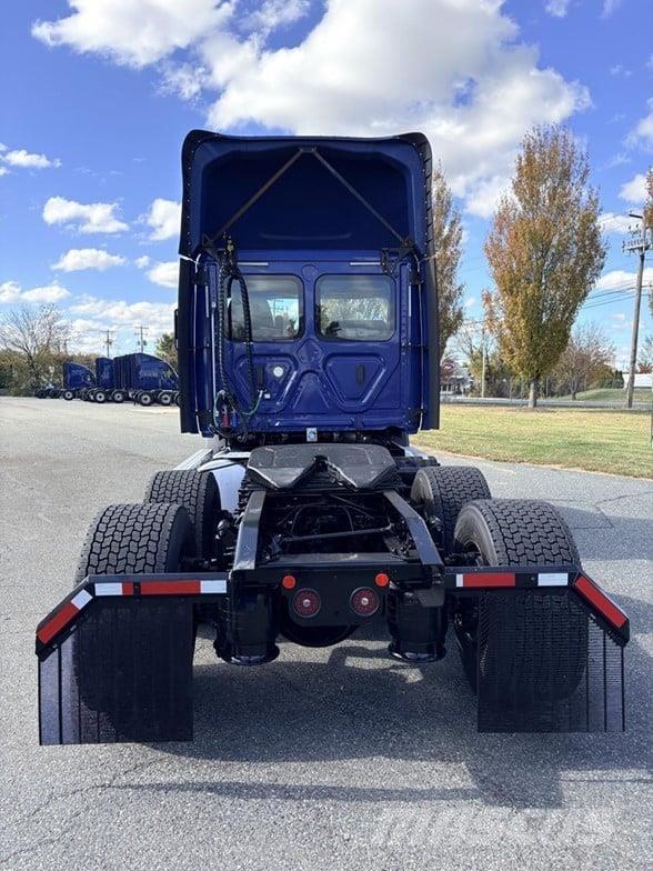 Freightliner CASCADIA 116 Vetopöytäautot