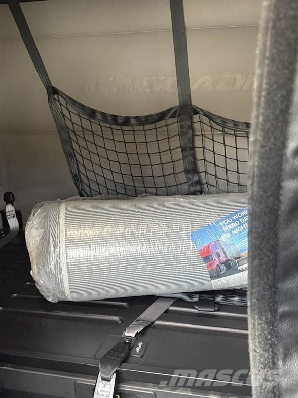 Freightliner CASCADIA 116 Vetopöytäautot