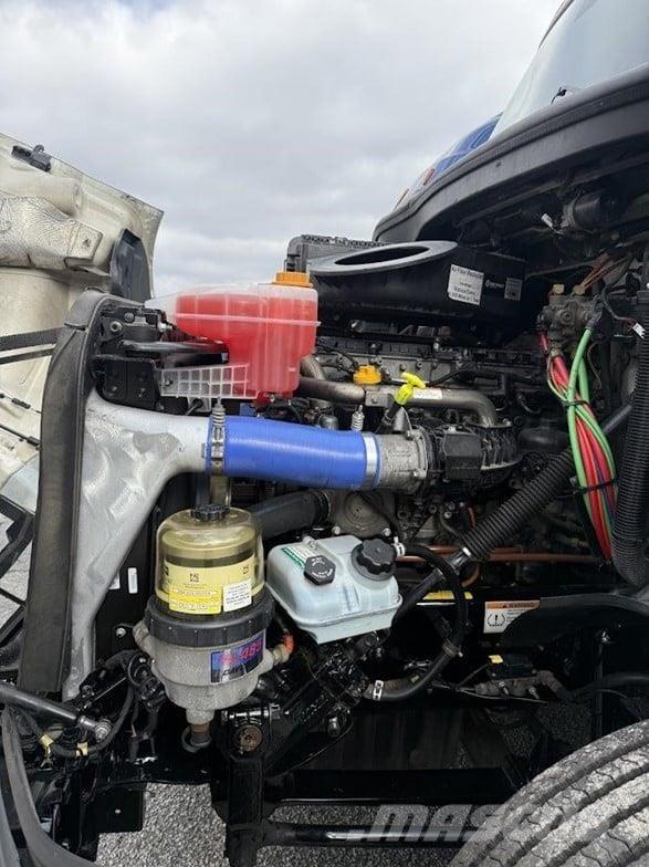 Freightliner CASCADIA 116 Vetopöytäautot