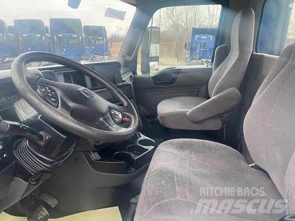 International LT Vetopöytäautot