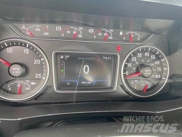 International LT Vetopöytäautot