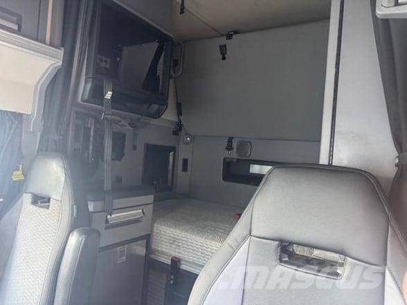 Mack ANTHEM 64T Vetopöytäautot