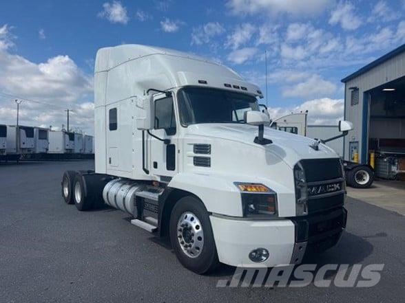 Mack ANTHEM 64T Vetopöytäautot