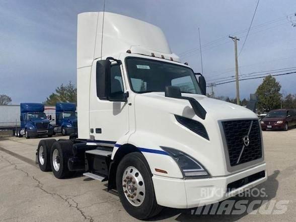 Volvo VNL64T300 Vetopöytäautot