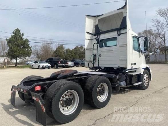 Volvo VNL64T300 Vetopöytäautot