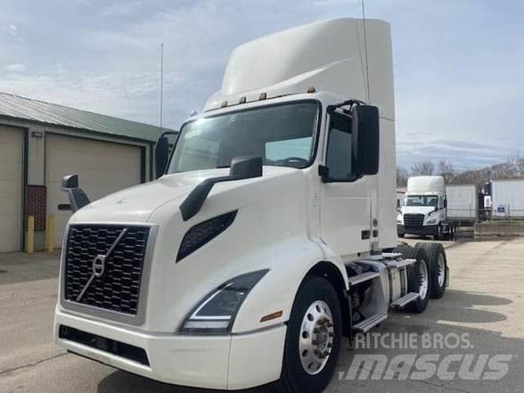 Volvo VNL64T300 Vetopöytäautot