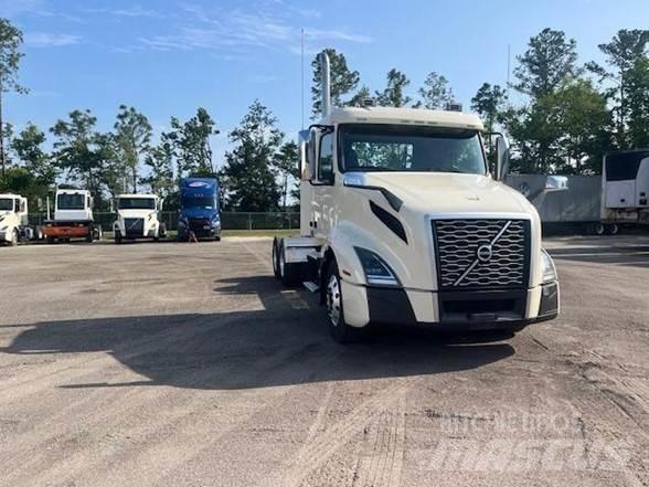 Volvo VNL64T300 Vetopöytäautot