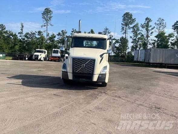 Volvo VNL64T300 Vetopöytäautot