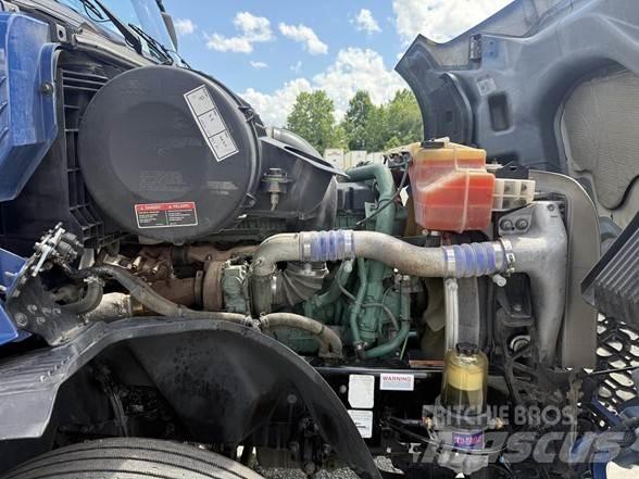 Volvo VNL64T860 Vetopöytäautot