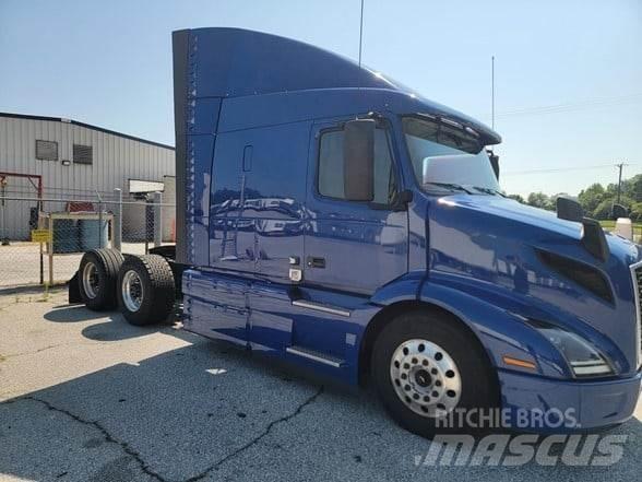 Volvo VNL64T860 Vetopöytäautot