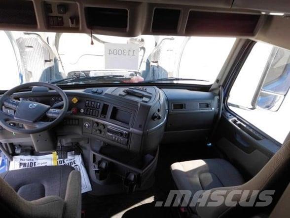 Volvo VNL64T860 Vetopöytäautot