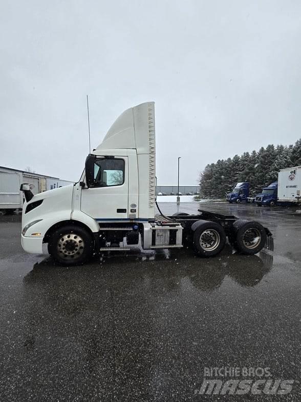 Volvo VNR64T300 Vetopöytäautot
