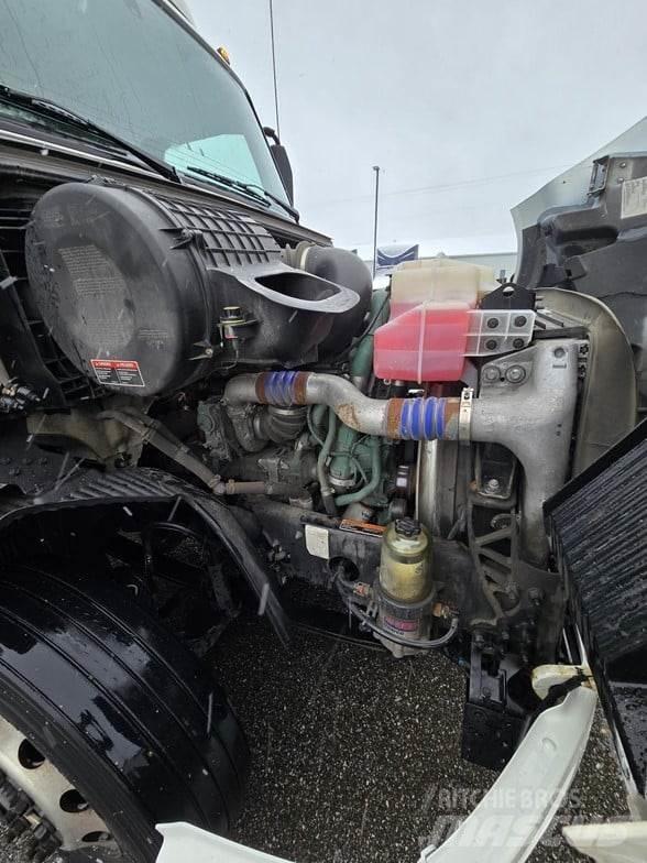 Volvo VNR64T300 Vetopöytäautot