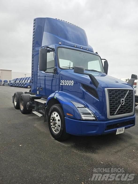 Volvo VNR64T300 Vetopöytäautot