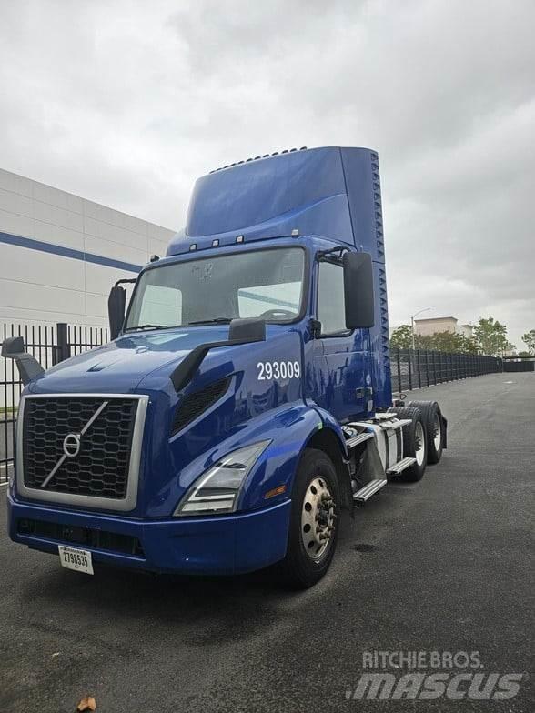 Volvo VNR64T300 Vetopöytäautot