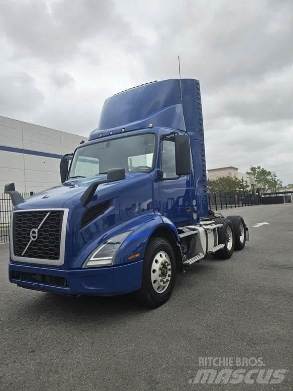 Volvo VNR64T300 Vetopöytäautot