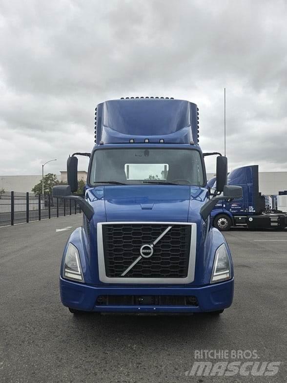 Volvo VNR64T300 Vetopöytäautot