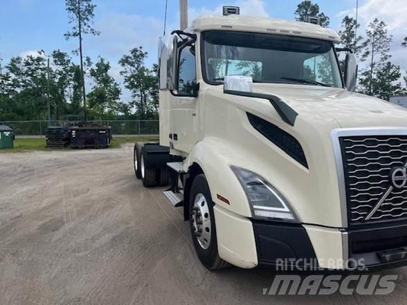 Volvo VNR64T300 Vetopöytäautot