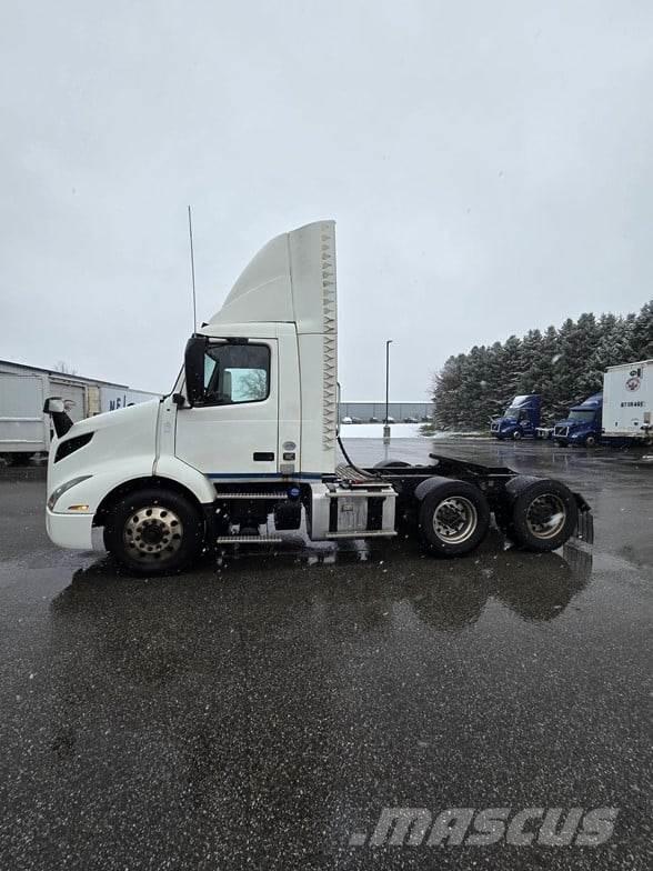 Volvo VNR64T300 Vetopöytäautot
