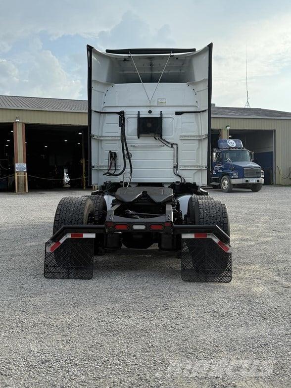 Volvo VNR64T640 Vetopöytäautot
