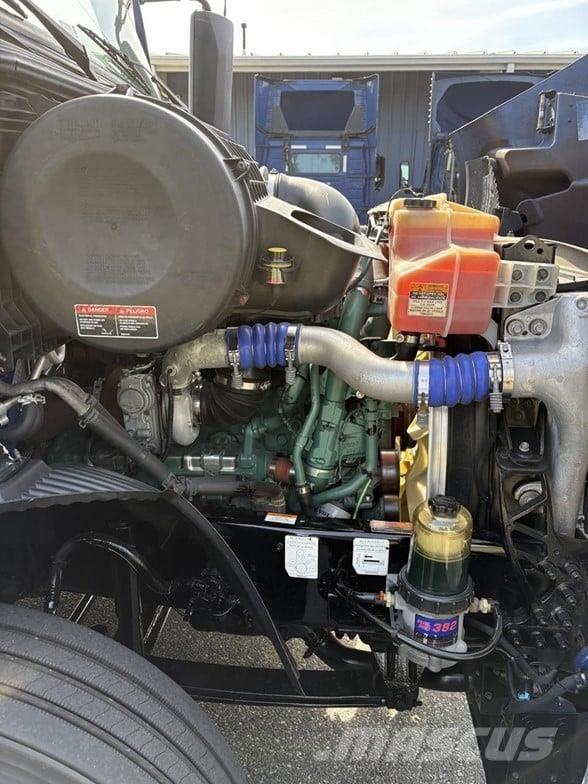 Volvo VNR64T640 Vetopöytäautot