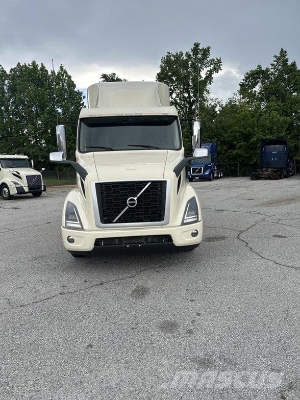Volvo VNR64T640 Vetopöytäautot