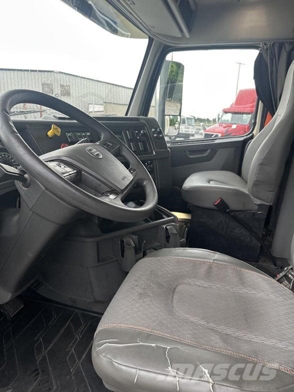 Volvo VNR64T640 Vetopöytäautot